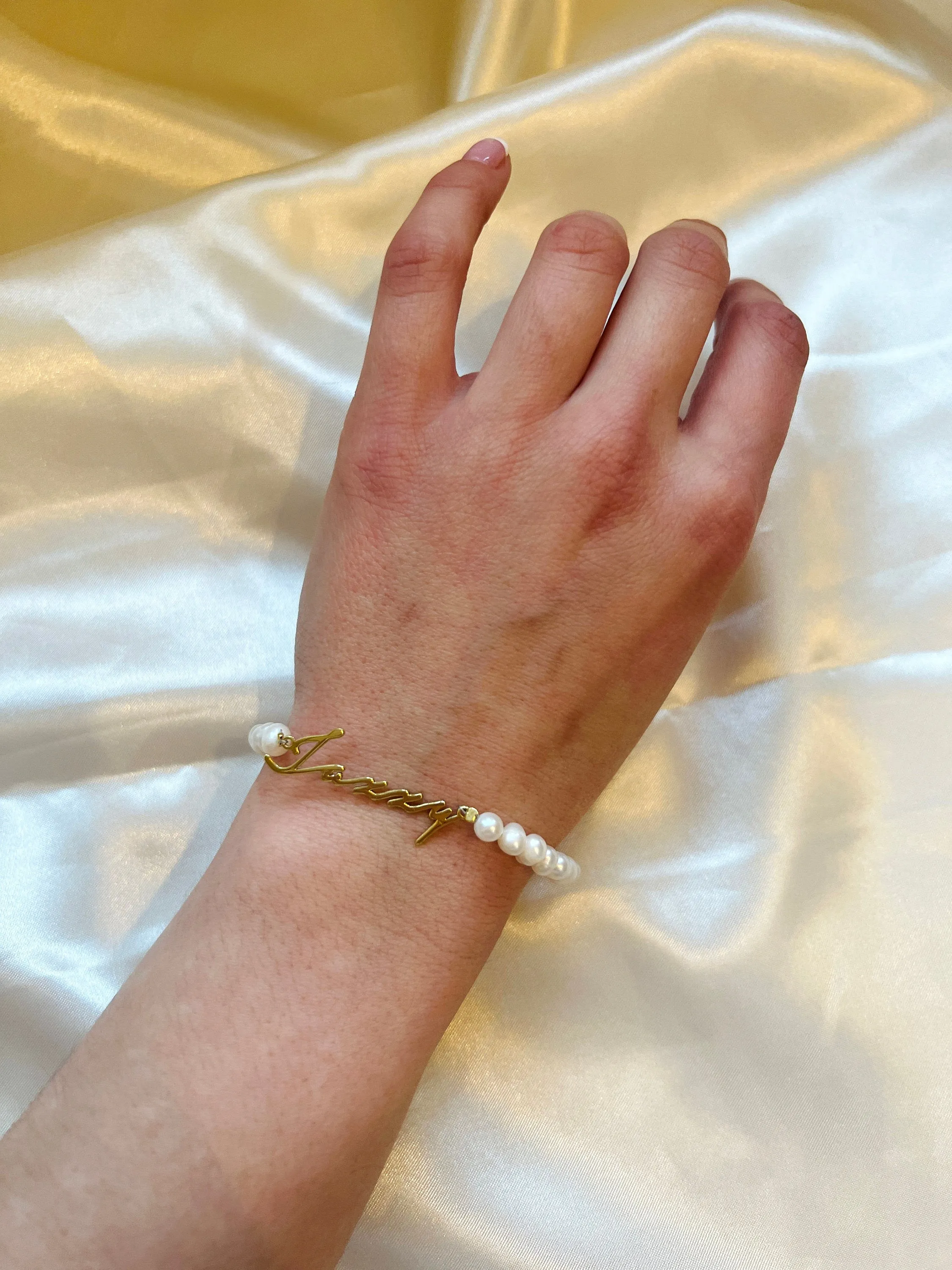 Personalized Name Pearl Bracelet |Gold Pearl Bracelet|Pearl Letter Bracelet in Silver| Personalized Pearl Jewelry| Customized Pearl Bracelet