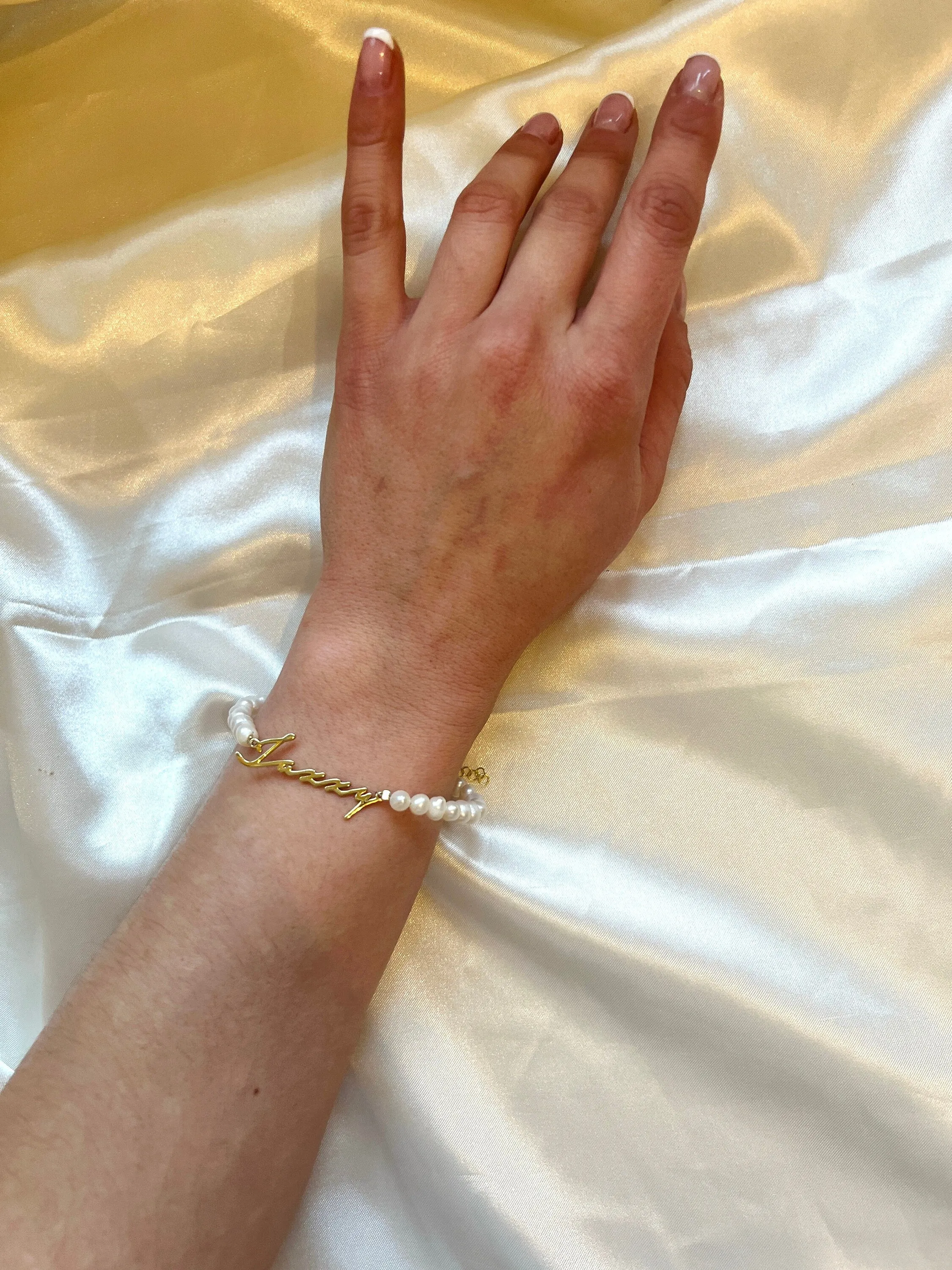 Personalized Name Pearl Bracelet |Gold Pearl Bracelet|Pearl Letter Bracelet in Silver| Personalized Pearl Jewelry| Customized Pearl Bracelet